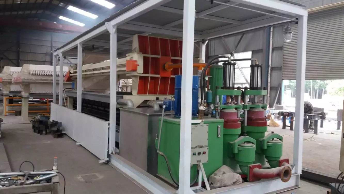 新疆某油田客戶從訂購的泥漿不落地隔膜壓濾機(jī)(圖2)